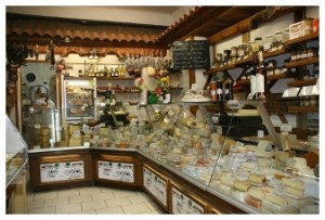 La vitrine de la fromagerie Alpages et Gastronomie au Mourillon